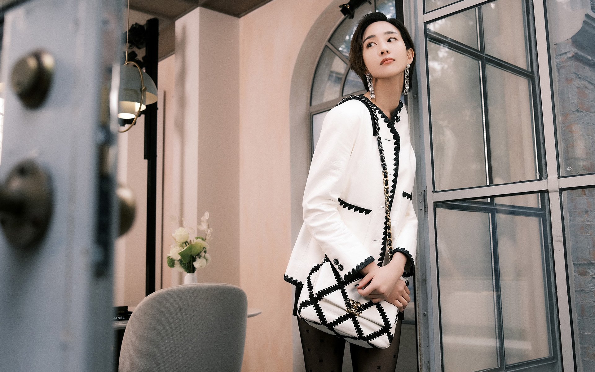 字母哥快攻反击一人完成三次得分，字母哥逆袭